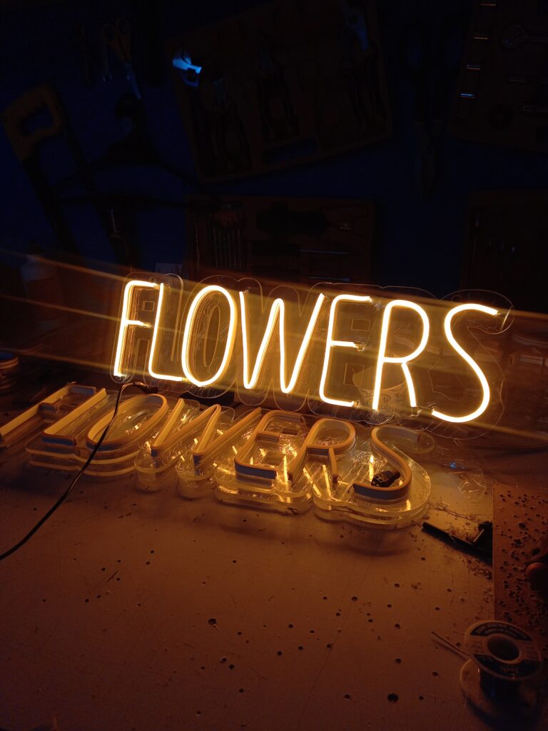 letreros neon flowers
