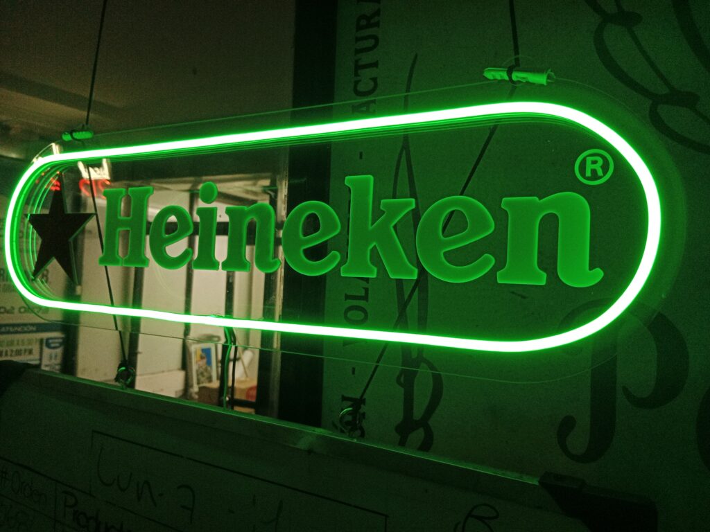 letreros neon heineken