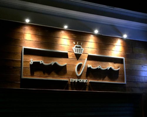 letreros con iluminacion externa